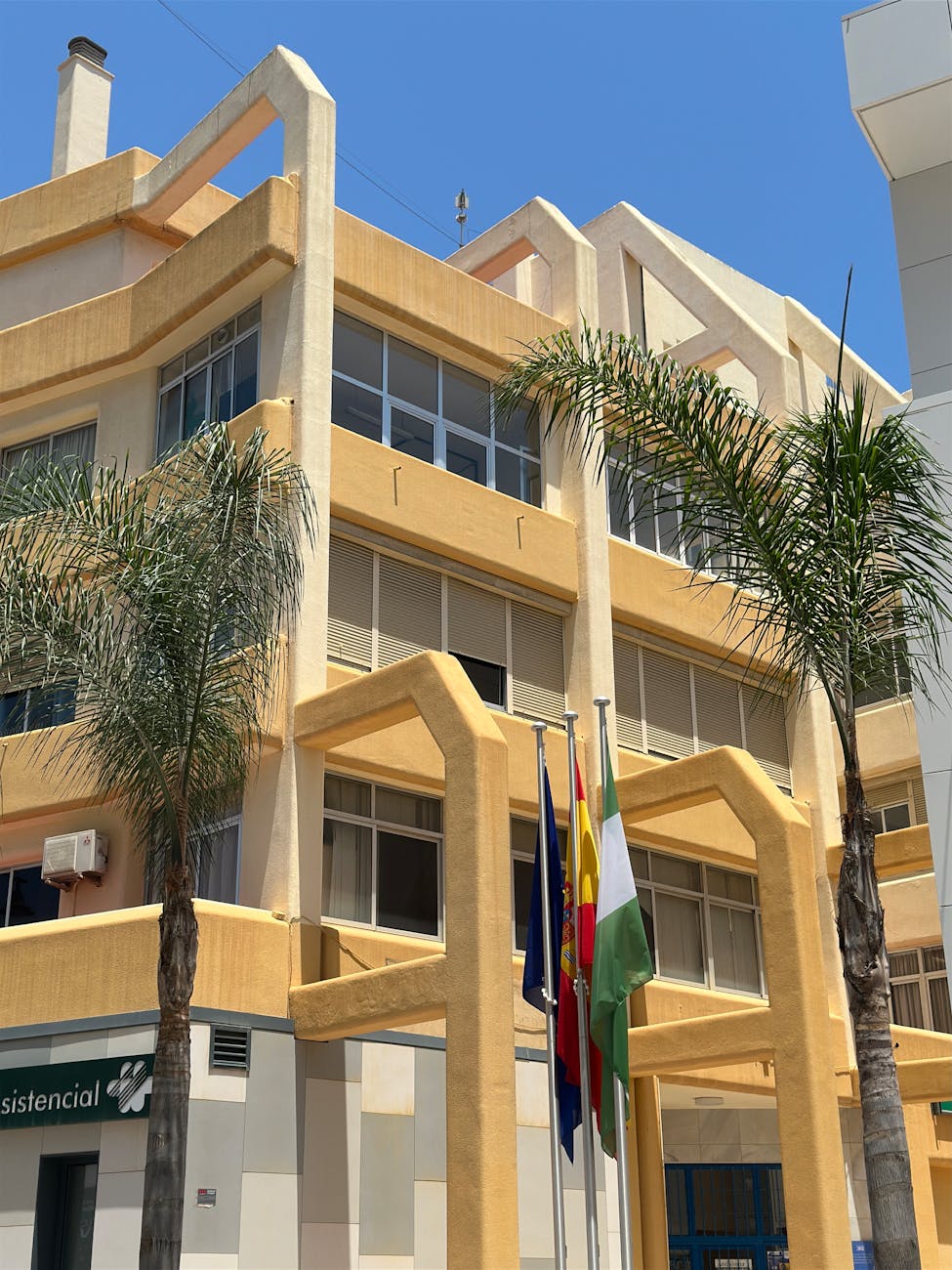 Applying to Schools in Spain: Public, Concertado, and Private Timelines&nbsp;Explained